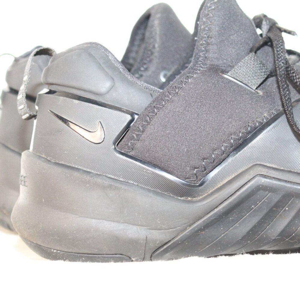 NIKE - Picture 4 of 10